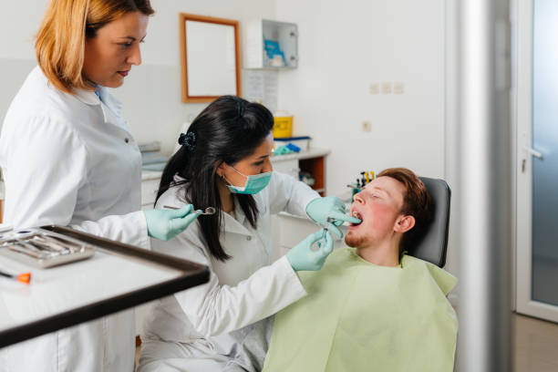 Best Emergency Gum Treatment in Arbury Hls, IL